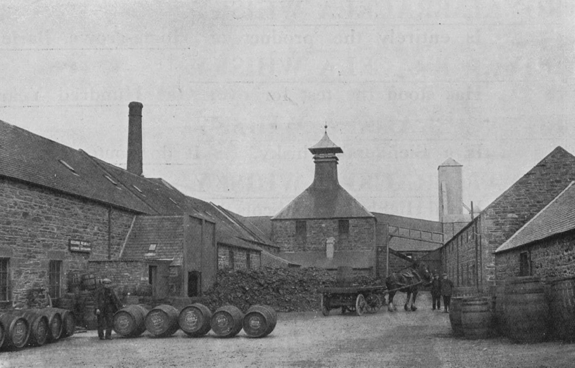 Inchgower Distillery : Courtyard.