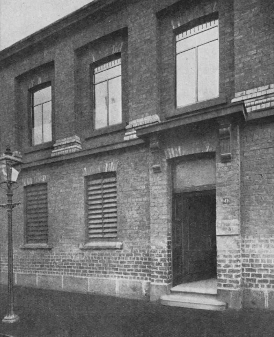 Entrance to the registered offices, 47 Waddell Street, Glasgow.